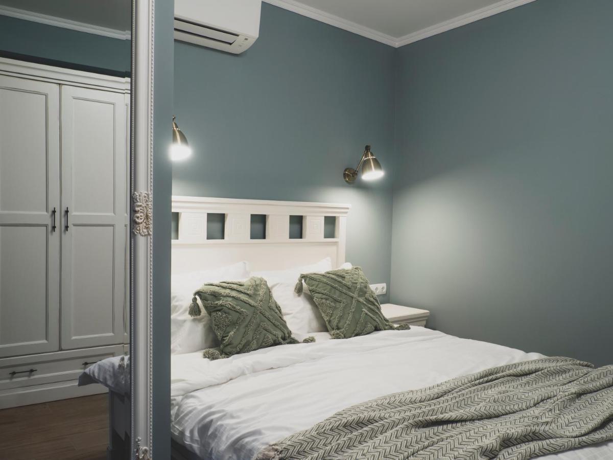Stylish 1bd - Free Private Garage Apartment *